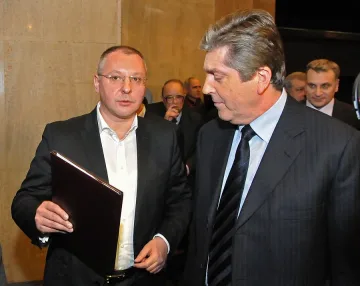 БСП пуска шефовете за депутати и министри