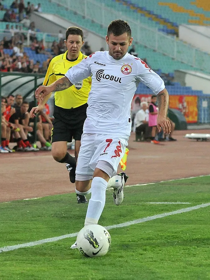 Пробутвали Спас Делев на "Левски" 