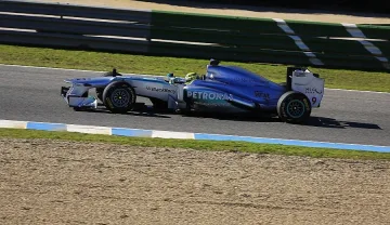 Новият "Мерцедес" дебютира на "Херес"