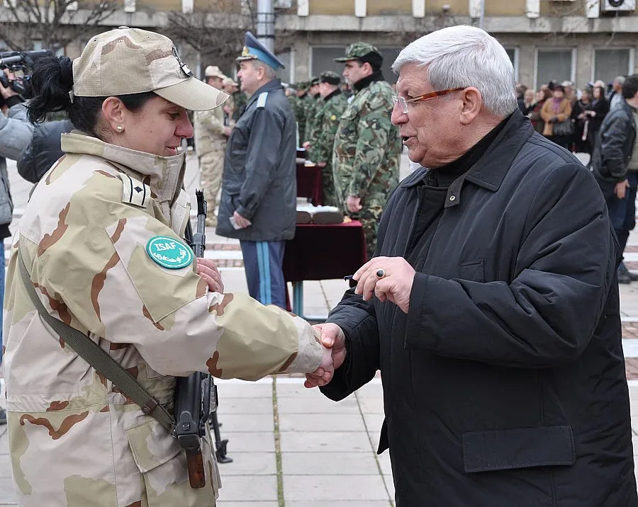 Военните получават и януарското повишение през февруари 