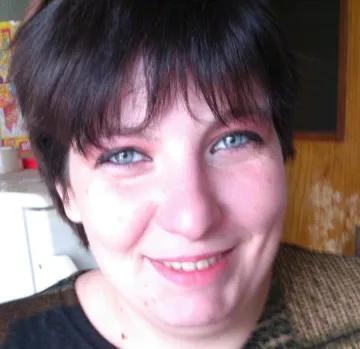 Оставиха самотна бременна без социални помощи