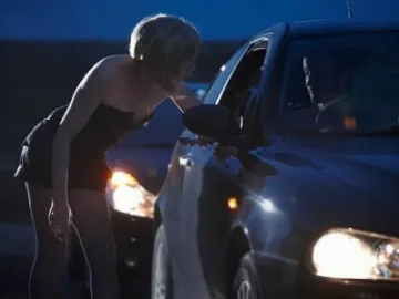 Офицер от НСО уреждал проститутки