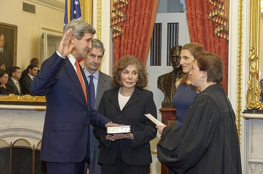 Кери хвана юздите на американската дипломация