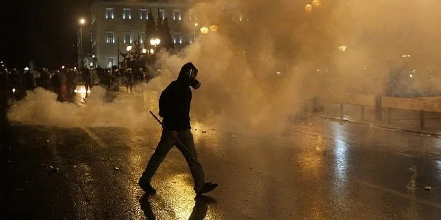 Гърция стачкува под носа на кредиторите