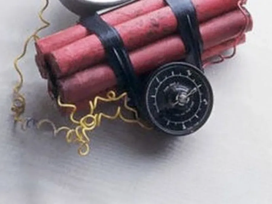 "Бомба" затвори съда в Ботевград