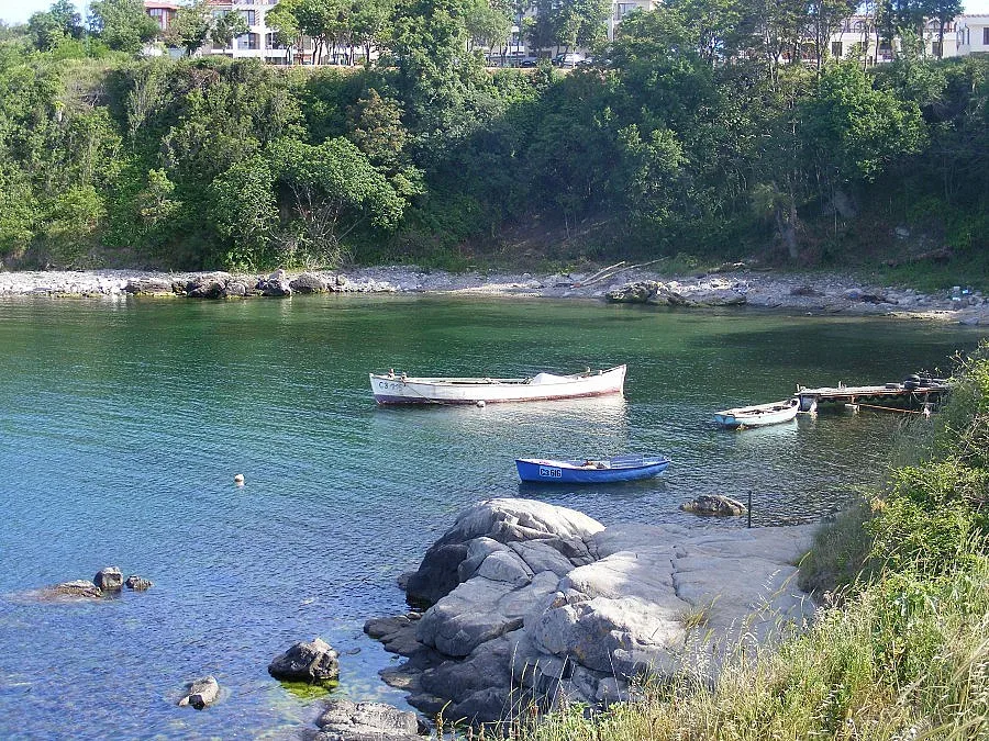 Махат басейн и ограда на Райския залив