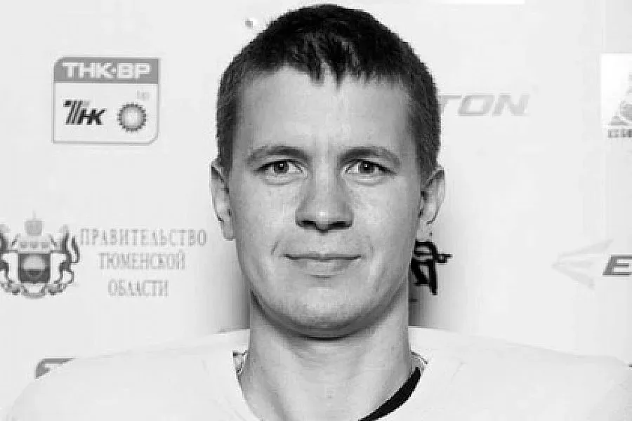 Вратар почина на мач по хокей