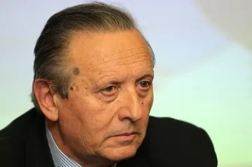 Новият министър започва с научния фонд