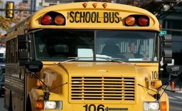 Въоръжен уби шофьор и отвлече дете