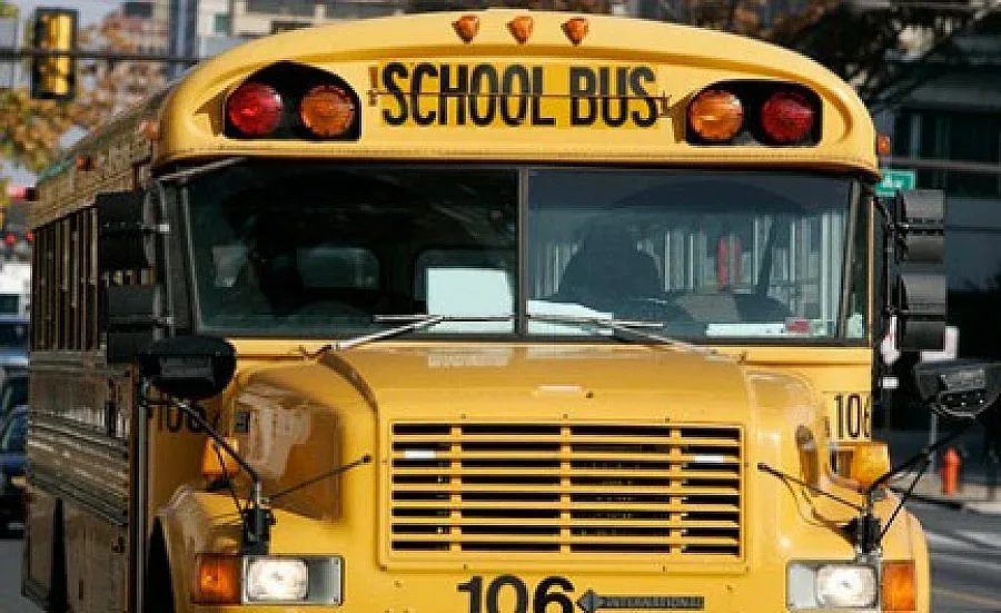 Въоръжен уби шофьор и отвлече дете