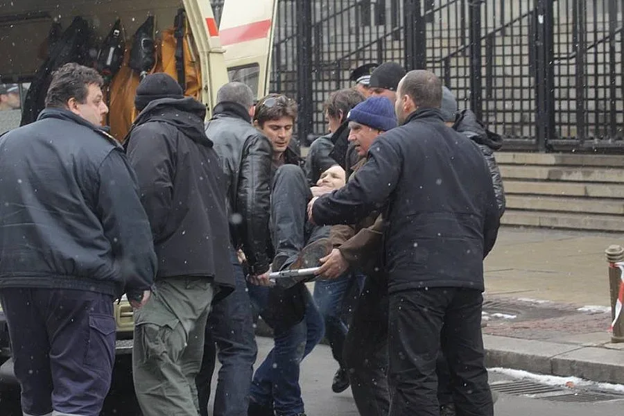 Баретата за първи път влиза през централния вход