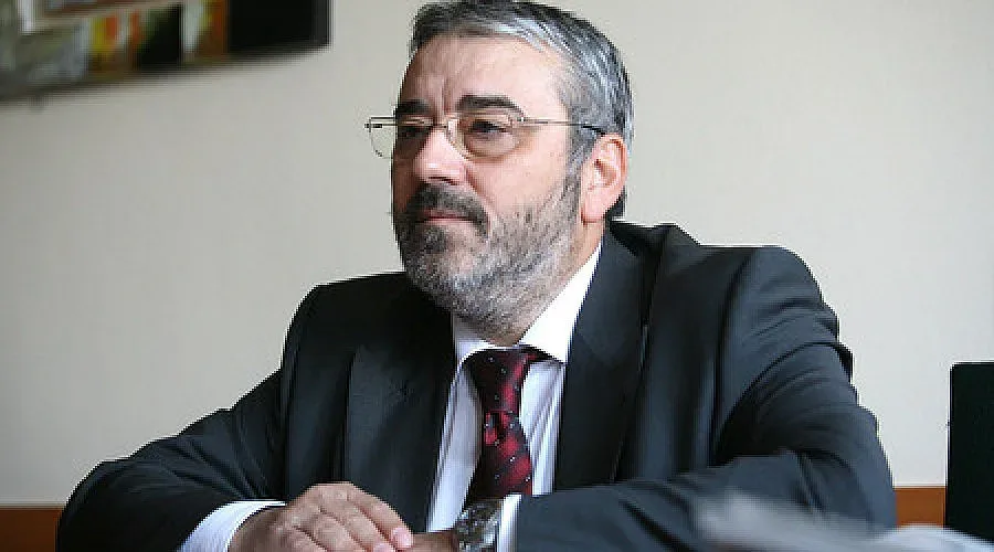 Семерджиев иска време за размисъл 