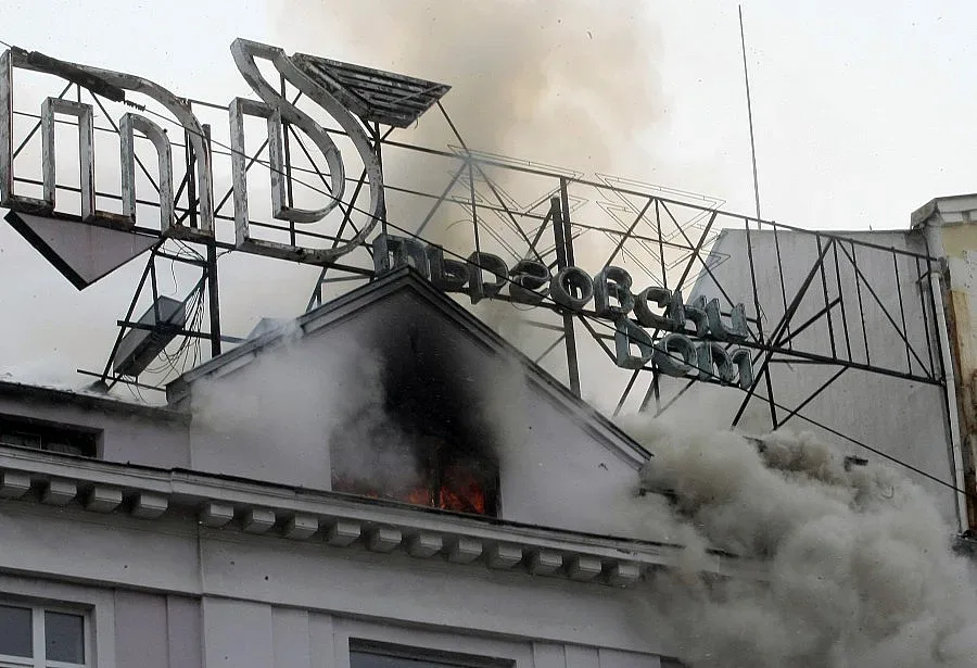 Пожарът овладян час след стрелбата по Баретата