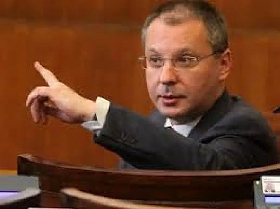 Сергей наказва другари заради референдума