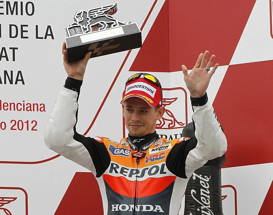 Кейси Стоунър се пуска в автомобилен шампионат