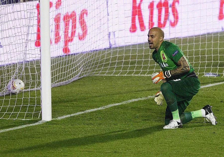 Ники Михайлов дава акъл на треньор