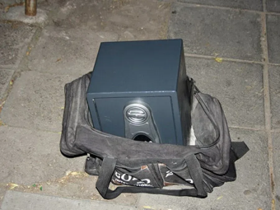 Спецбанда задигна две каси за ден