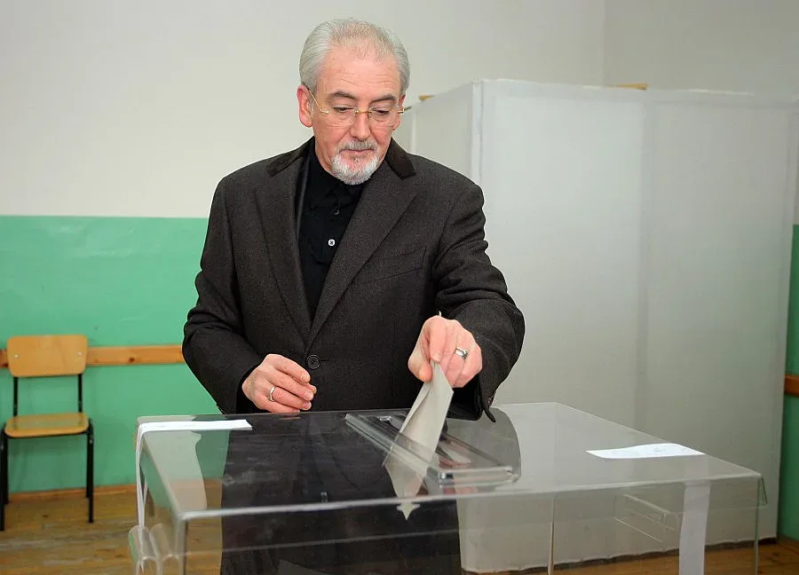 Местан поиска повече референдуми