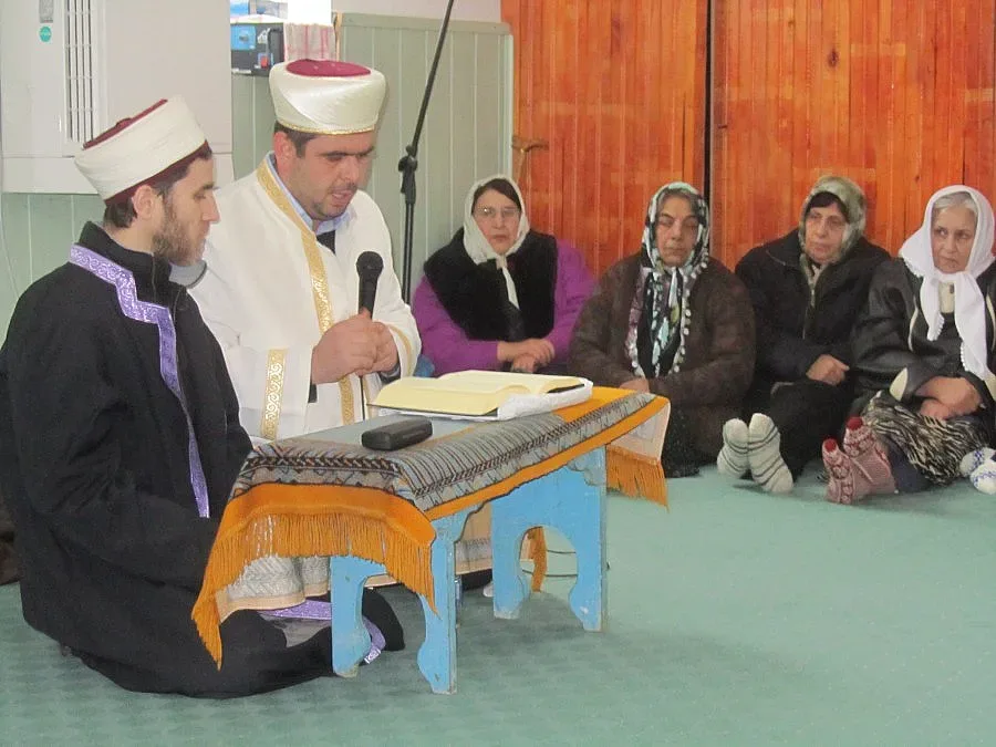 200 се молиха за здравето на Доган