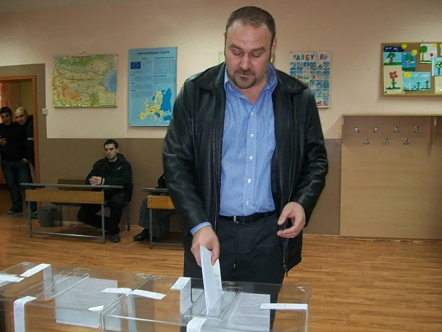 500 полицаи пазят урните край морето