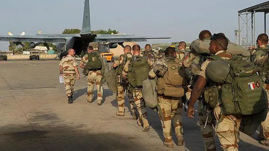 Френските войски завзеха летището в град Гао