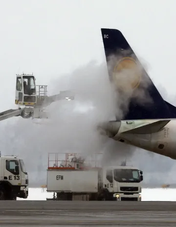 112 пътници в самолет се върнаха от оня свят