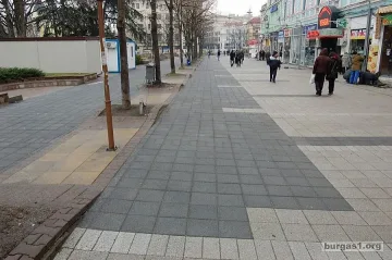 Магазин потъна в центъра на Бургас