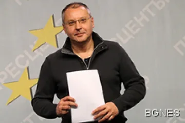 Станишев: Премиерът е в паника