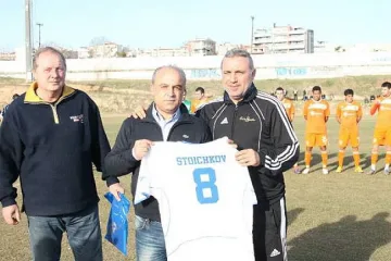 Гърци бягат от Стоичков