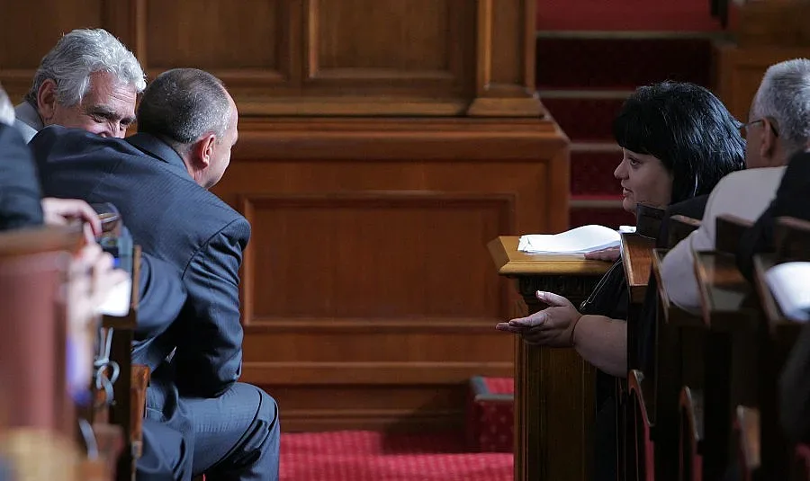 Избират конституционен съдия през март