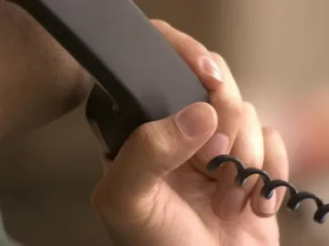 Пенсионер брои 4 бона на доктор менте