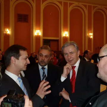 Немски политици пият наше вино