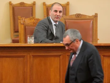 Костов и Цветанов като в шлагер на Лили 