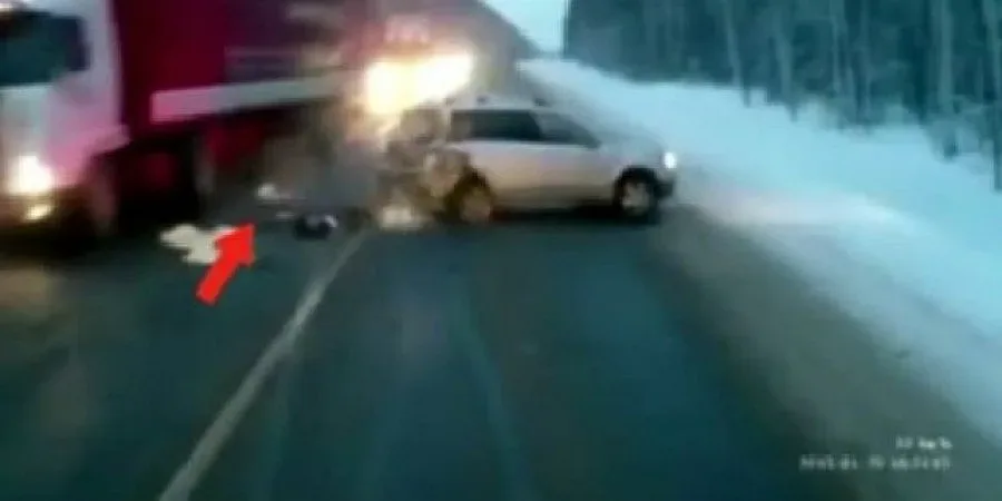 Бебе избегна два пъти смъртта (ВИДЕО)