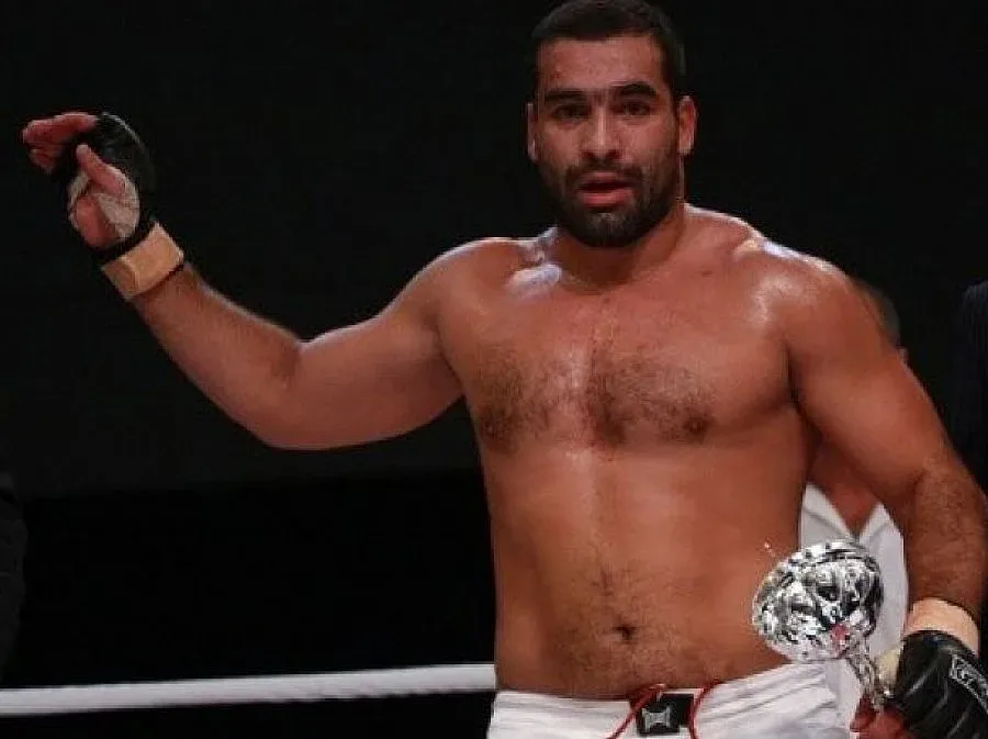 Багата се връща в боя