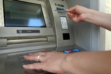 Губим до 150 евро при измама с карта