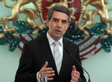 Президентът осъди пред дипломати нападението над Доган 