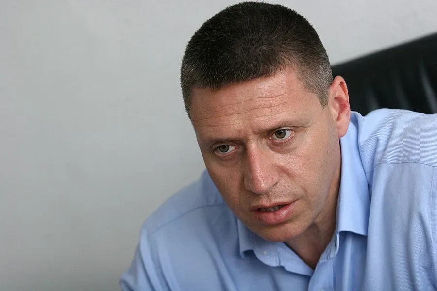 НСО казва ще реже ли глави заради Доган