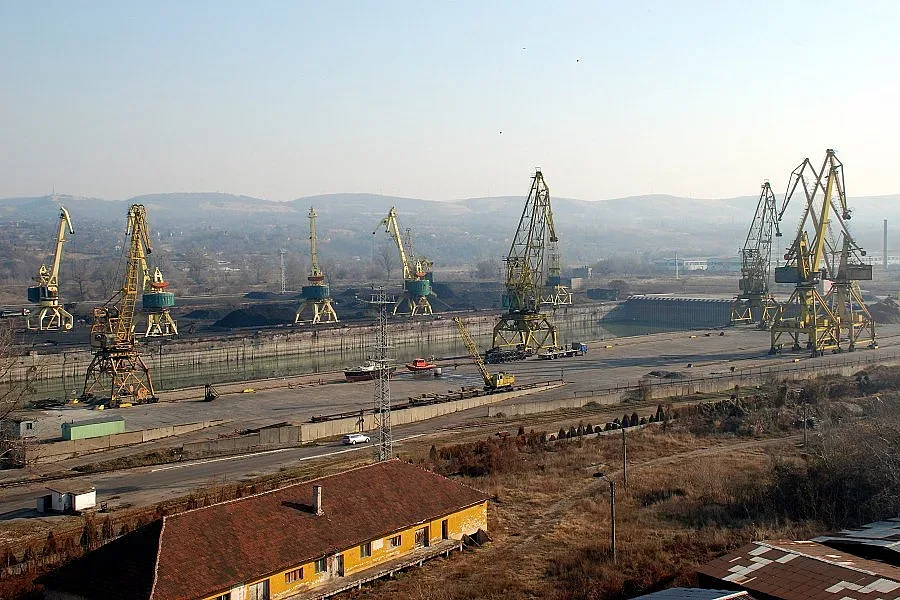 Без съкращения в порт Лом 