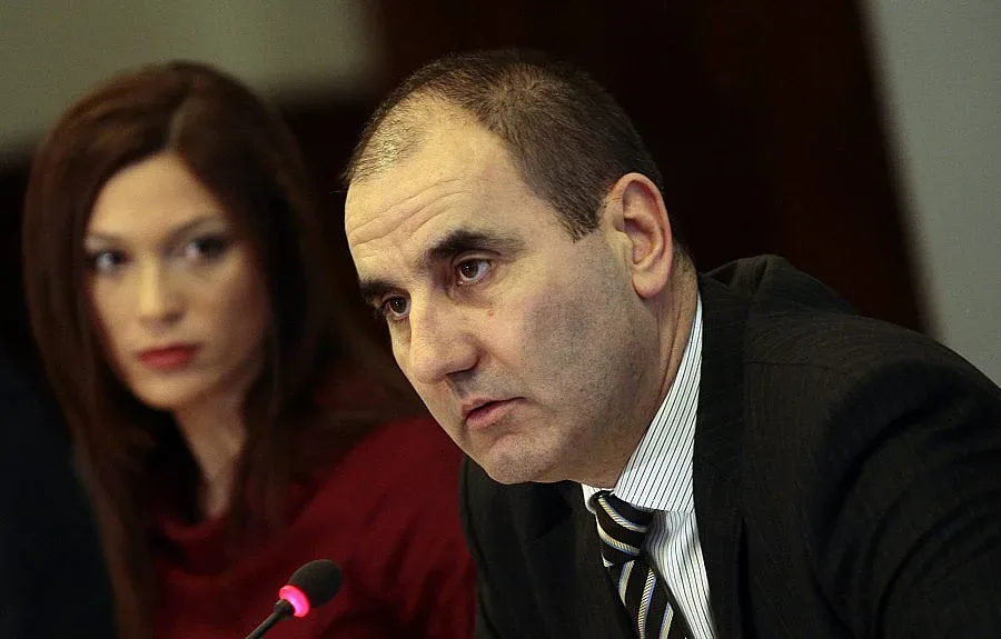 Цветанов: Енимехмедов мълчи пред разследващите