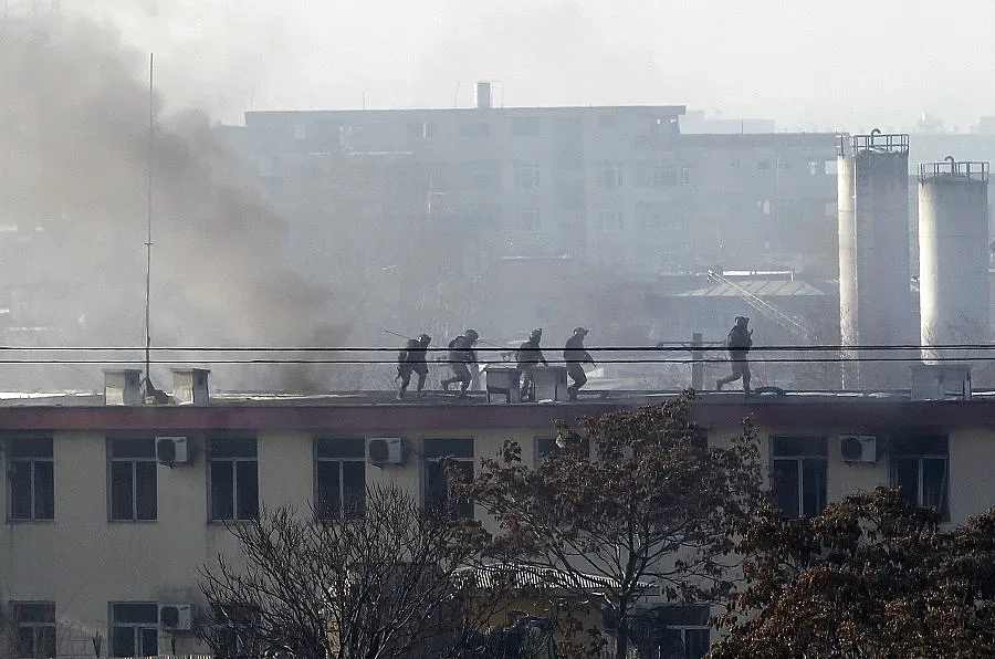 Камикадзе се взриви до полицията в Кабул