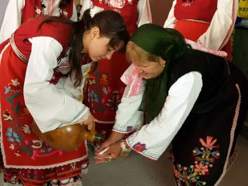 На Бабинден почитаме възрастните жени