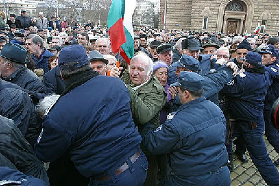 Бой с камъни окървави Борисовата