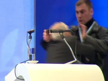Винят Октай в закана за убийство