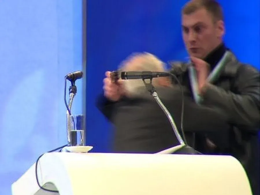 Винят Октай в закана за убийство