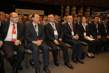 От театър до варварски акт