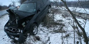БМВ се преобърна по таван, потроши три жени