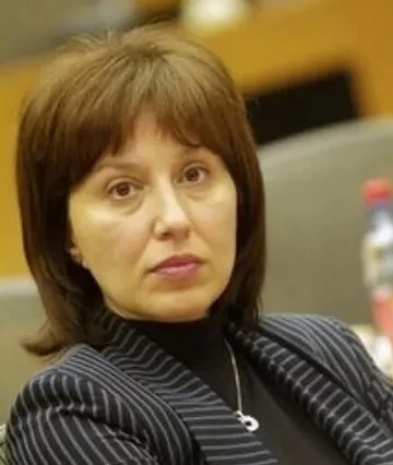 Доган иска Филиз да изчете доклада му