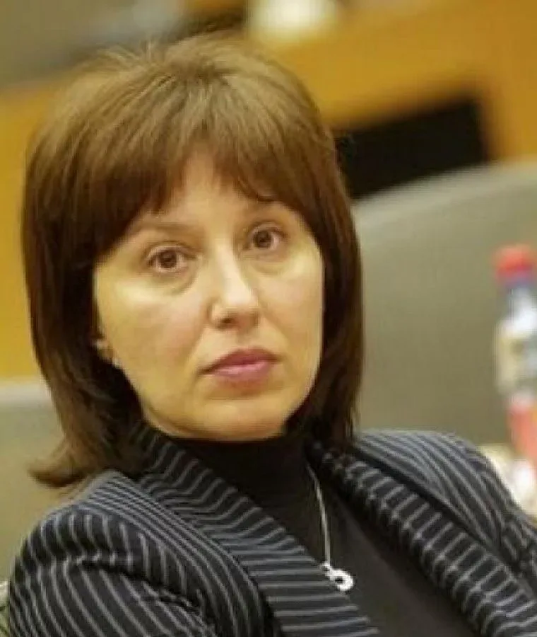 Доган иска Филиз да изчете доклада му