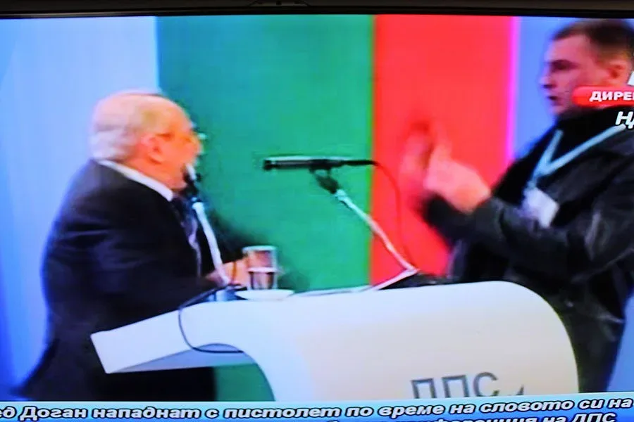 25-годишен бургазлия е нападателят на Доган